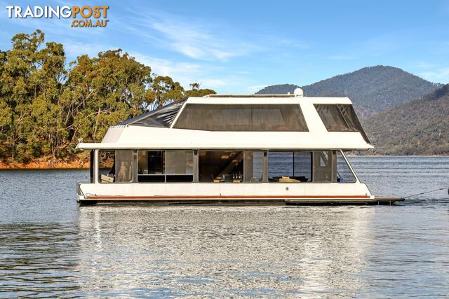 Minshadem Houseboat Holiday Home on Lake Eildon