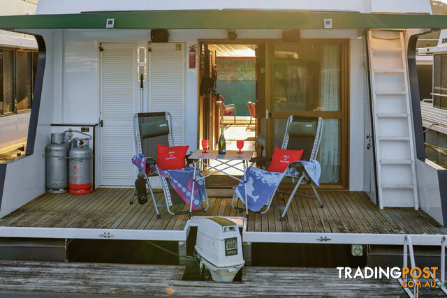 Slice of Heaven Houseboat Holiday Home on Lake Eildon