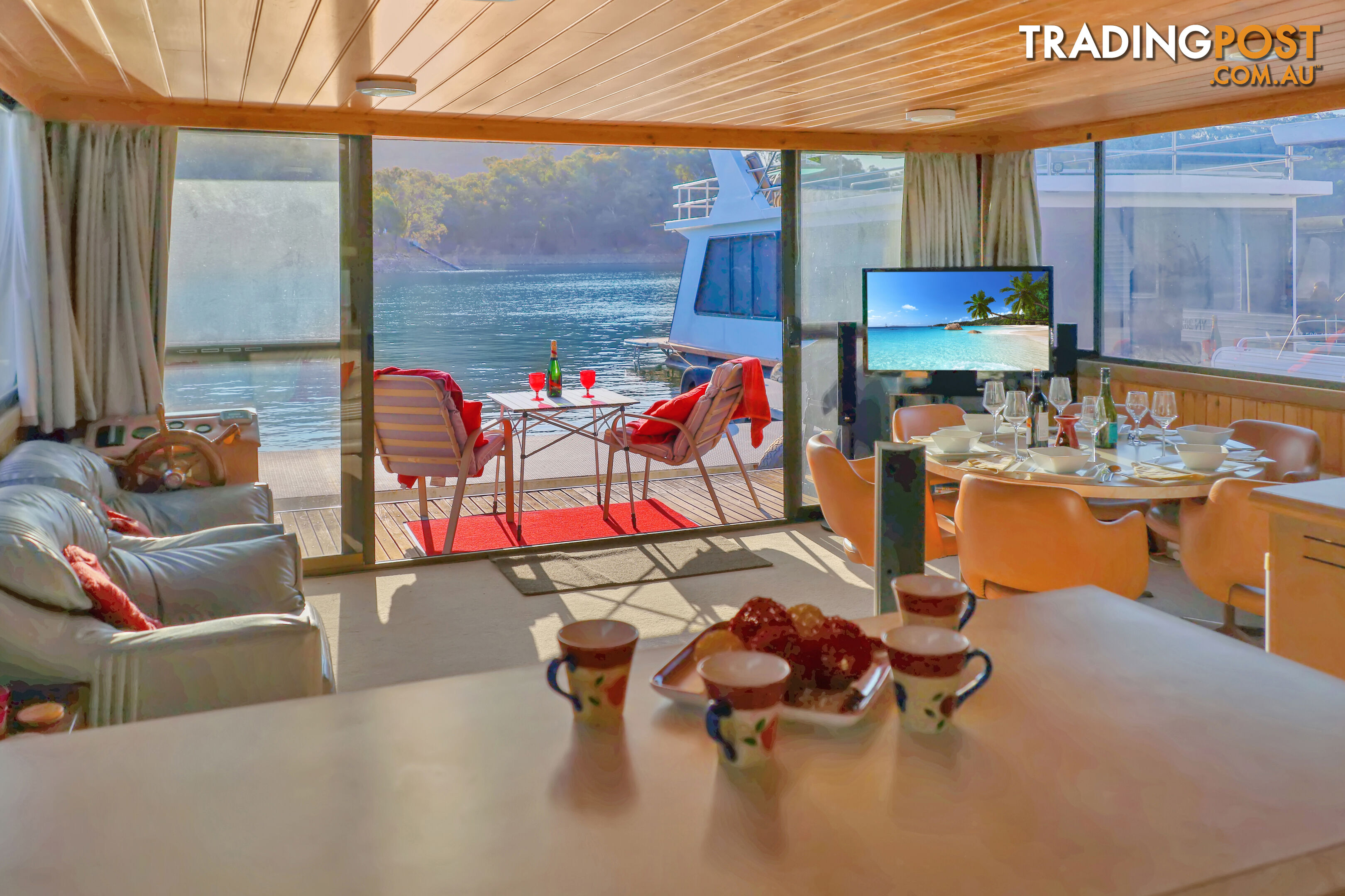 Slice of Heaven Houseboat Holiday Home on Lake Eildon