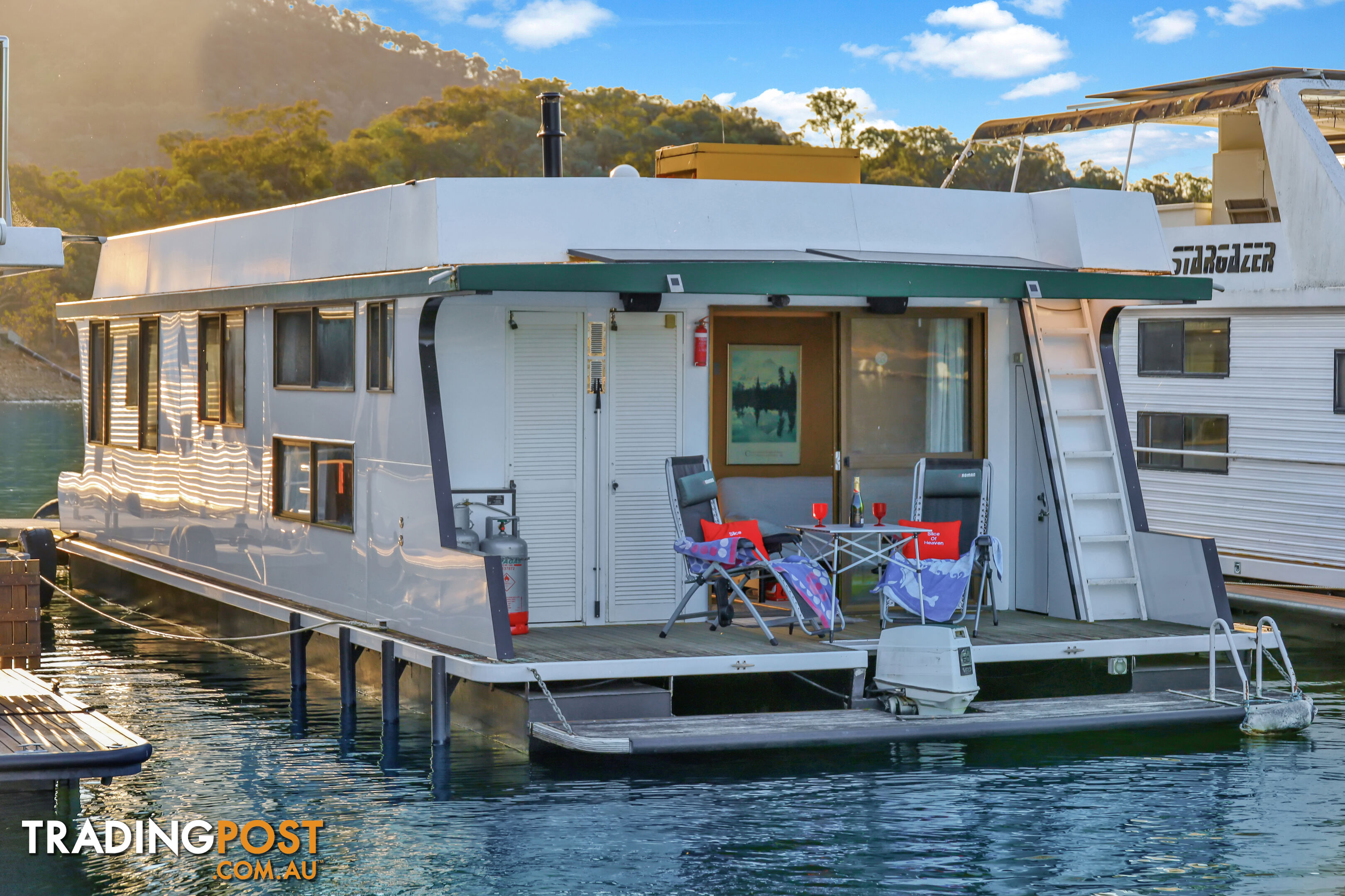 Slice of Heaven Houseboat Holiday Home on Lake Eildon