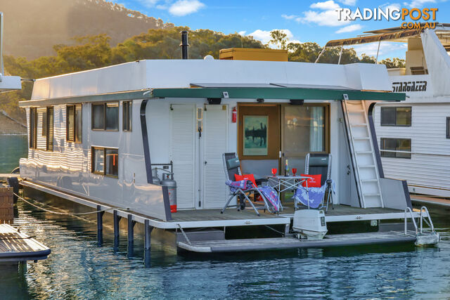 Slice of Heaven Houseboat Holiday Home on Lake Eildon