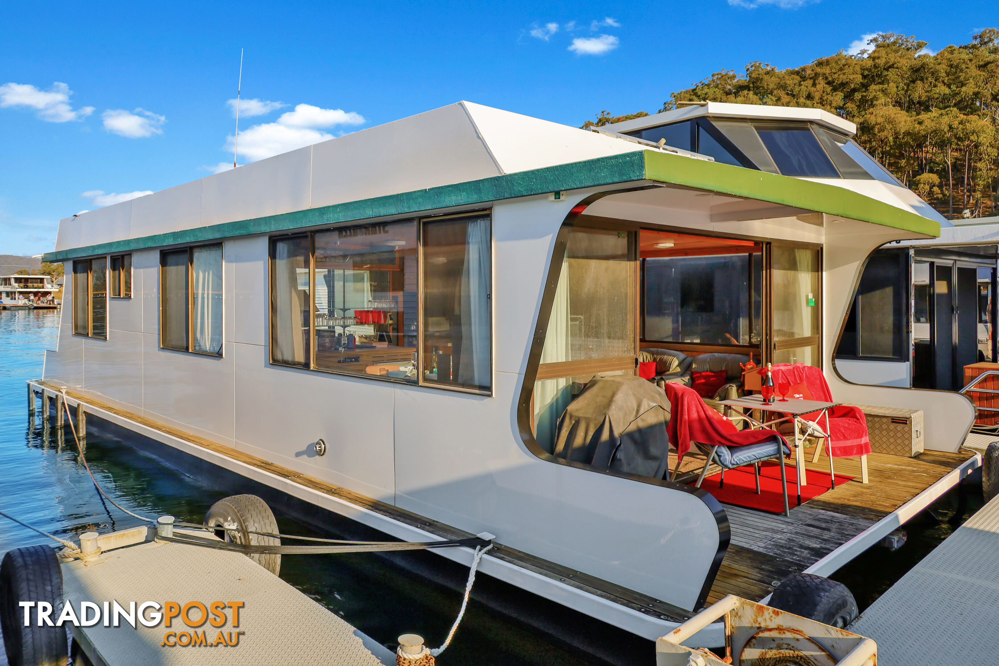 Slice of Heaven Houseboat Holiday Home on Lake Eildon