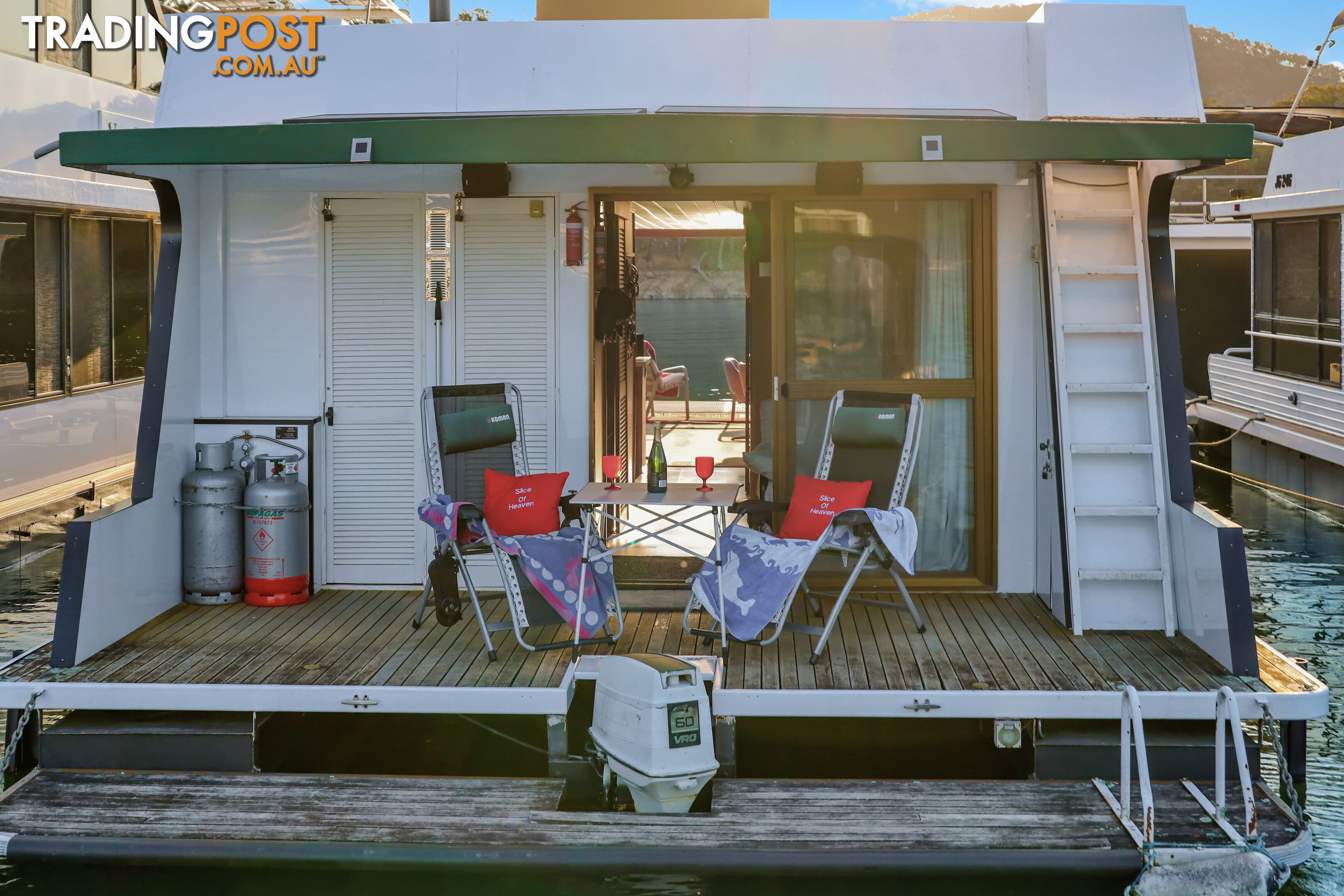 Slice of Heaven Houseboat Holiday Home on Lake Eildon