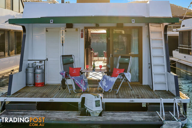 Slice of Heaven Houseboat Holiday Home on Lake Eildon