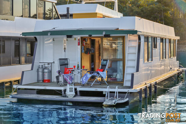 Slice of Heaven Houseboat Holiday Home on Lake Eildon