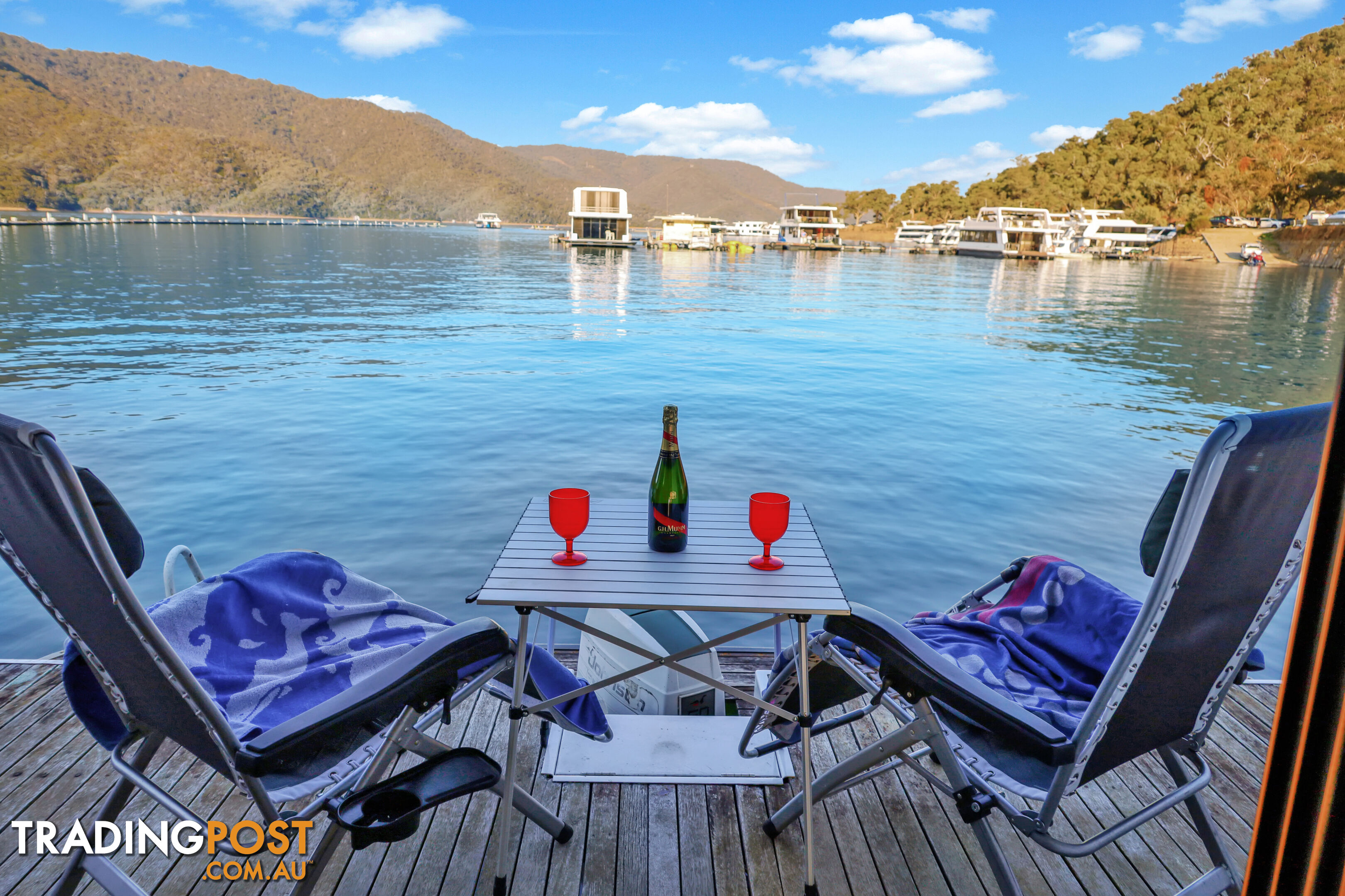 Slice of Heaven Houseboat Holiday Home on Lake Eildon