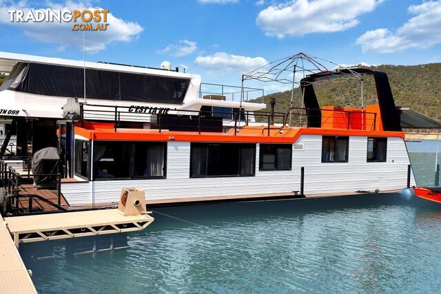 RAFFLES @ JCM Houseboat Holiday Home on Lake Eildon - photo 3 of 26