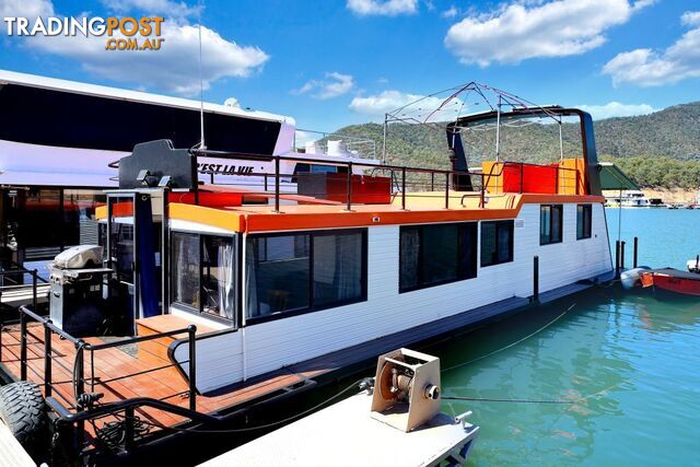 RAFFLES @ JCM Houseboat Holiday Home on Lake Eildon - photo 2 of 26