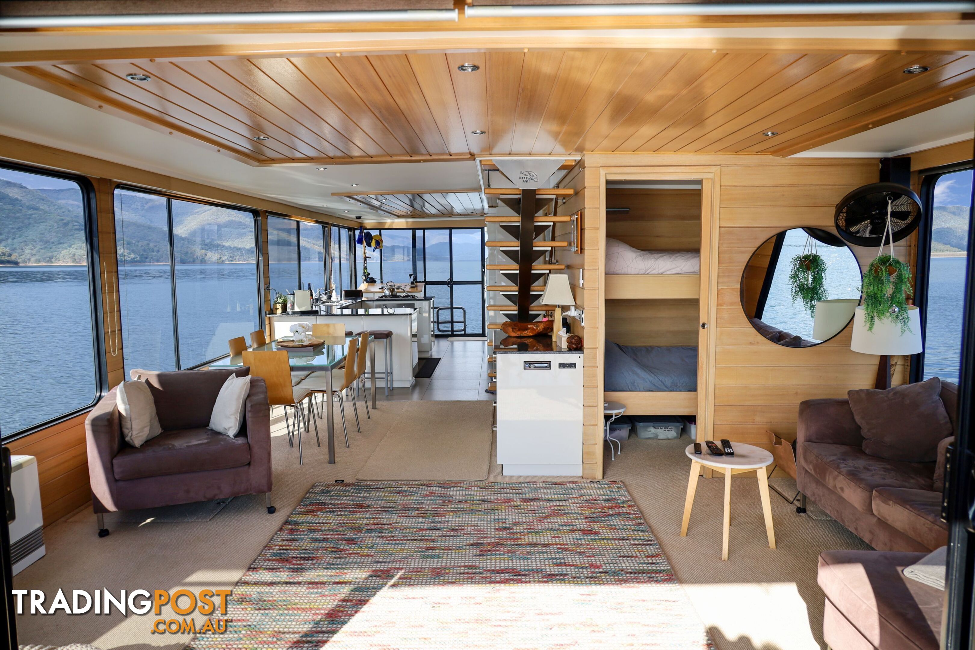 Nomad Houseboat Holiday Home on Lake Eildon