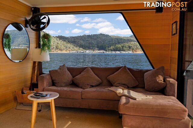 Nomad Houseboat Holiday Home on Lake Eildon