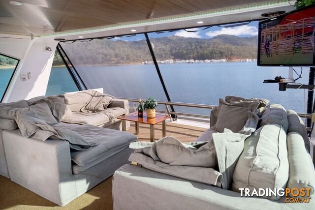 Nomad Houseboat Holiday Home on Lake Eildon