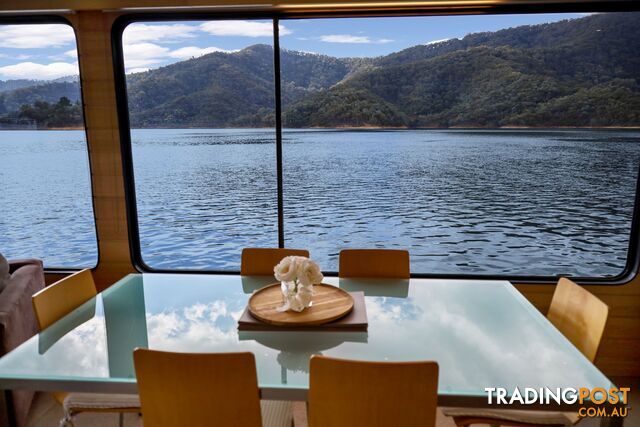 Nomad Houseboat Holiday Home on Lake Eildon