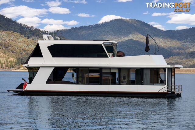 Nomad Houseboat Holiday Home on Lake Eildon