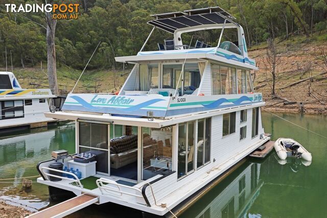 Love Affair Houseboat Holiday Home on Lake Eildon - photo 2 of 30