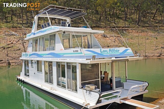 Love Affair Houseboat Holiday Home on Lake Eildon