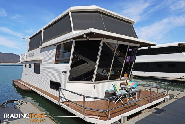 Pistol Knight Houseboat Holiday Home on Lake Eildon