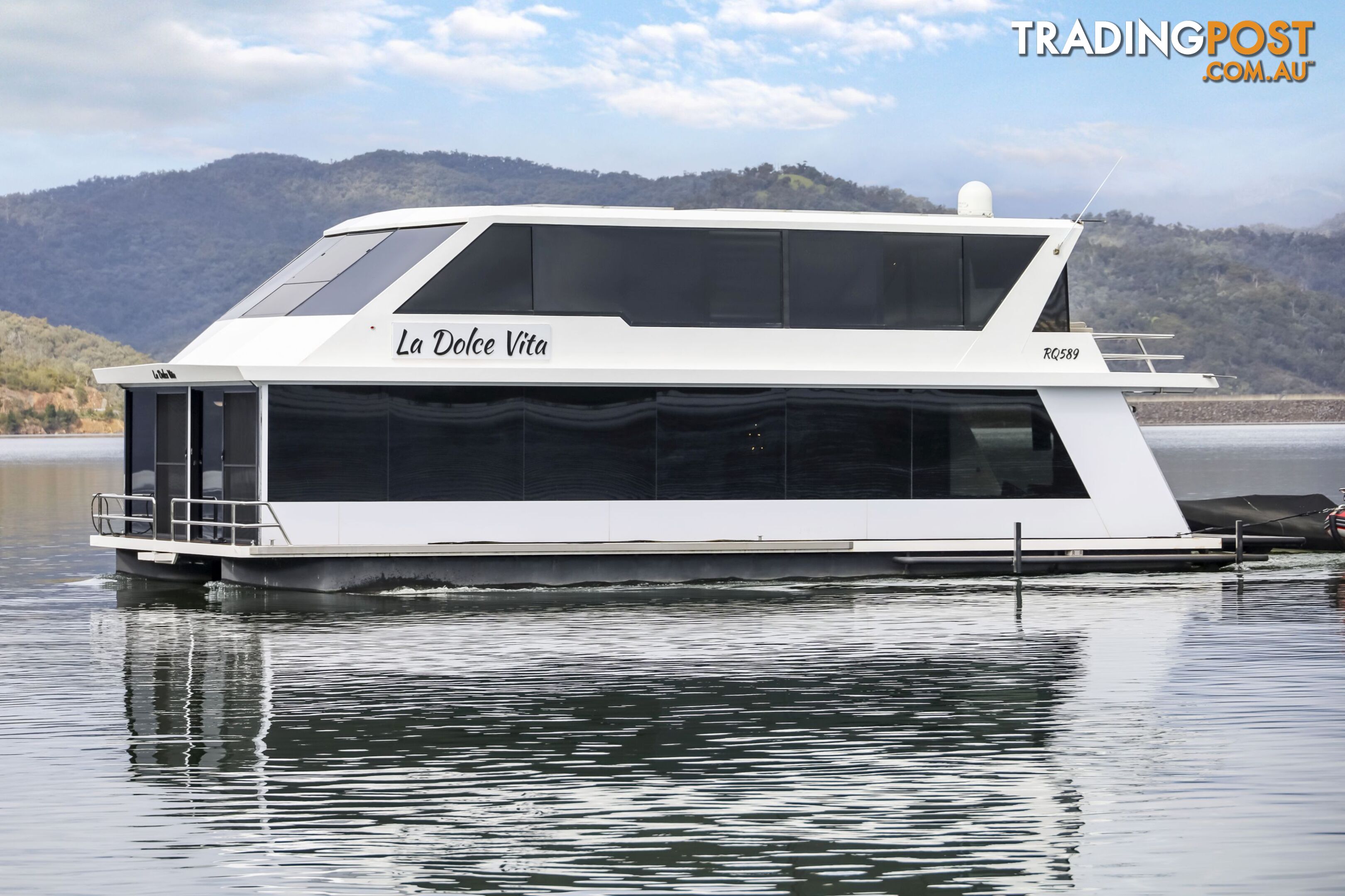 La Dolce Vita Houseboat Holiday Home @ Lake Eildon