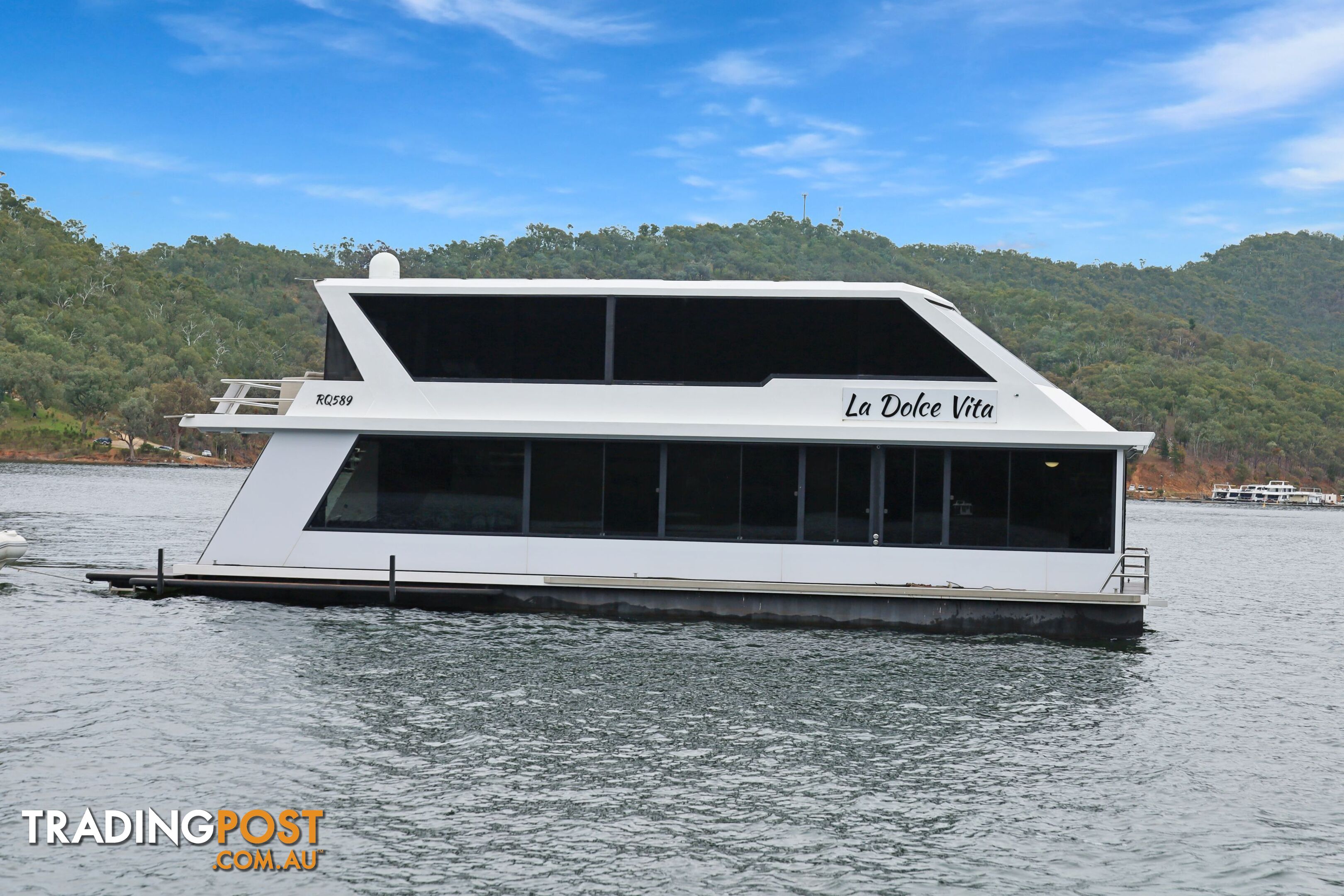 La Dolce Vita Houseboat Holiday Home @ Lake Eildon