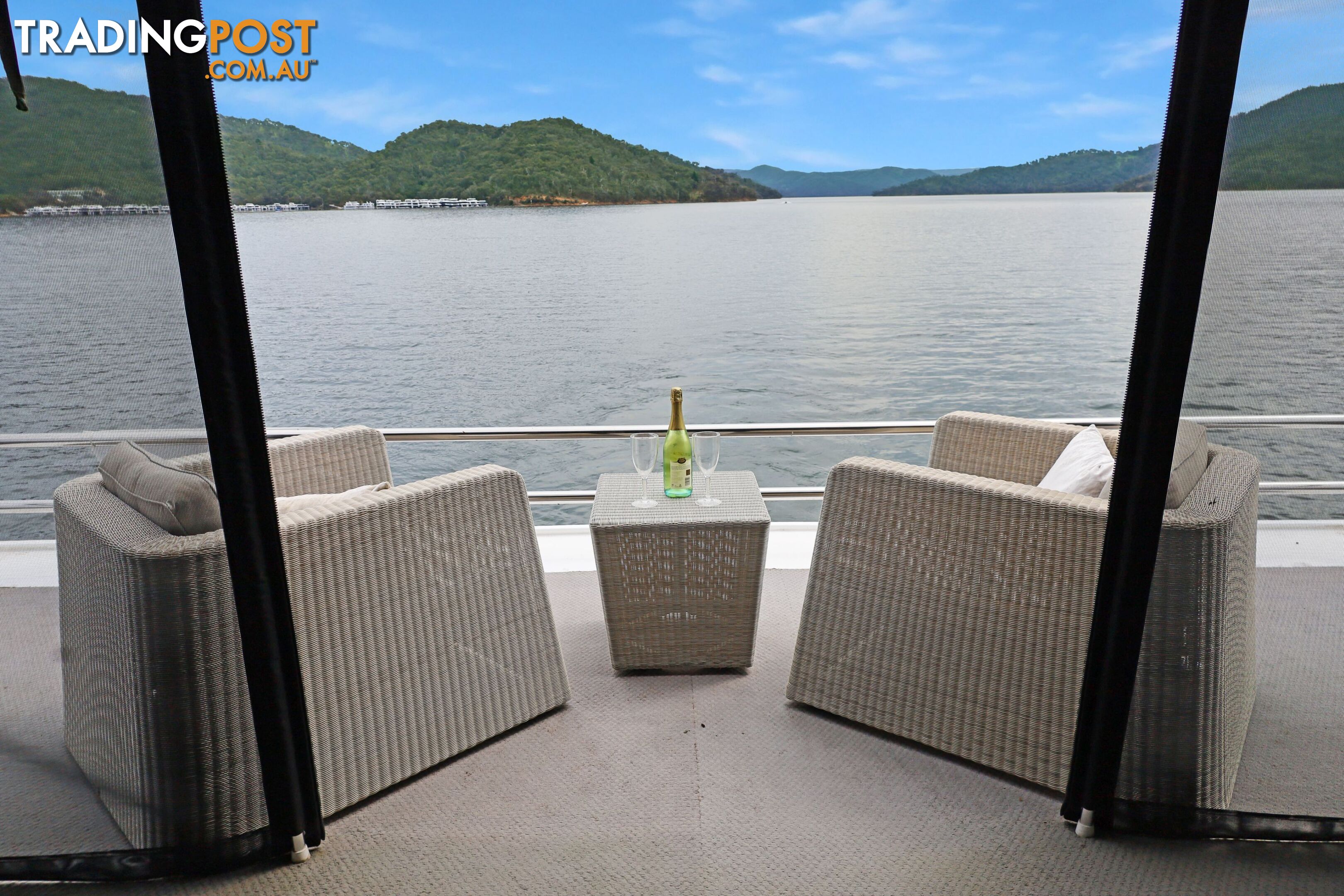 La Dolce Vita Houseboat Holiday Home @ Lake Eildon