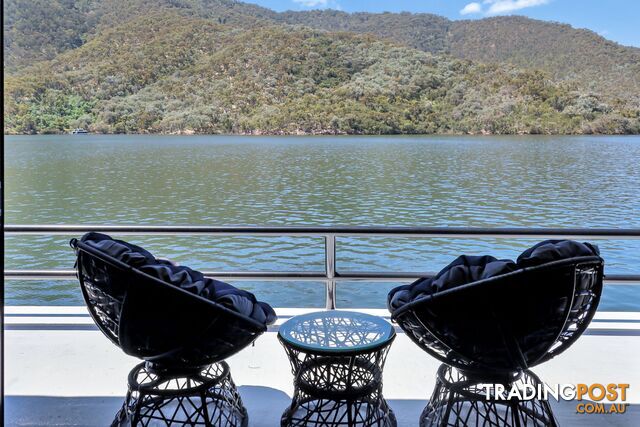 ENVY Houseboat Holiday Home on Lake Eildon