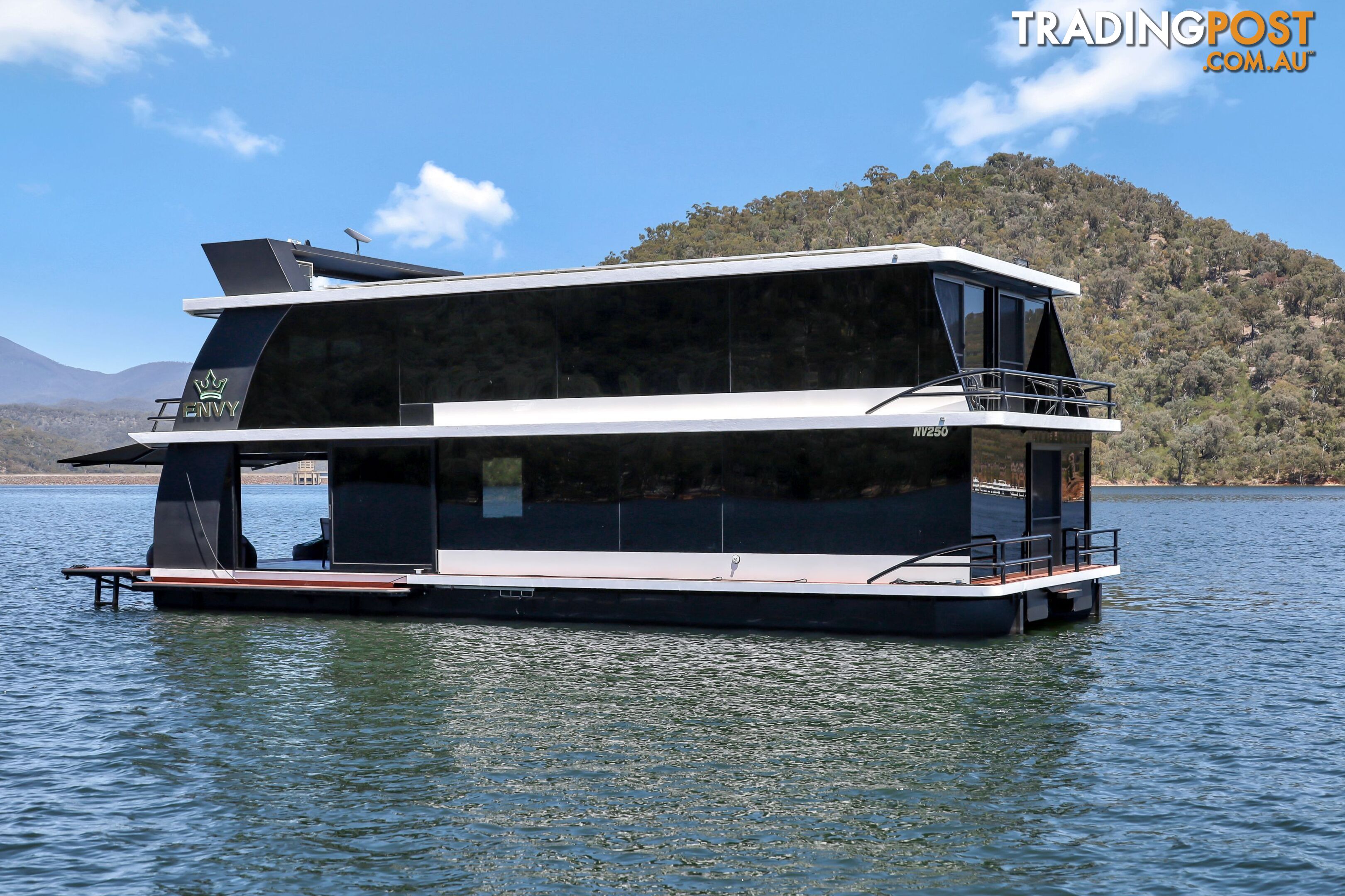 ENVY Houseboat Holiday Home on Lake Eildon