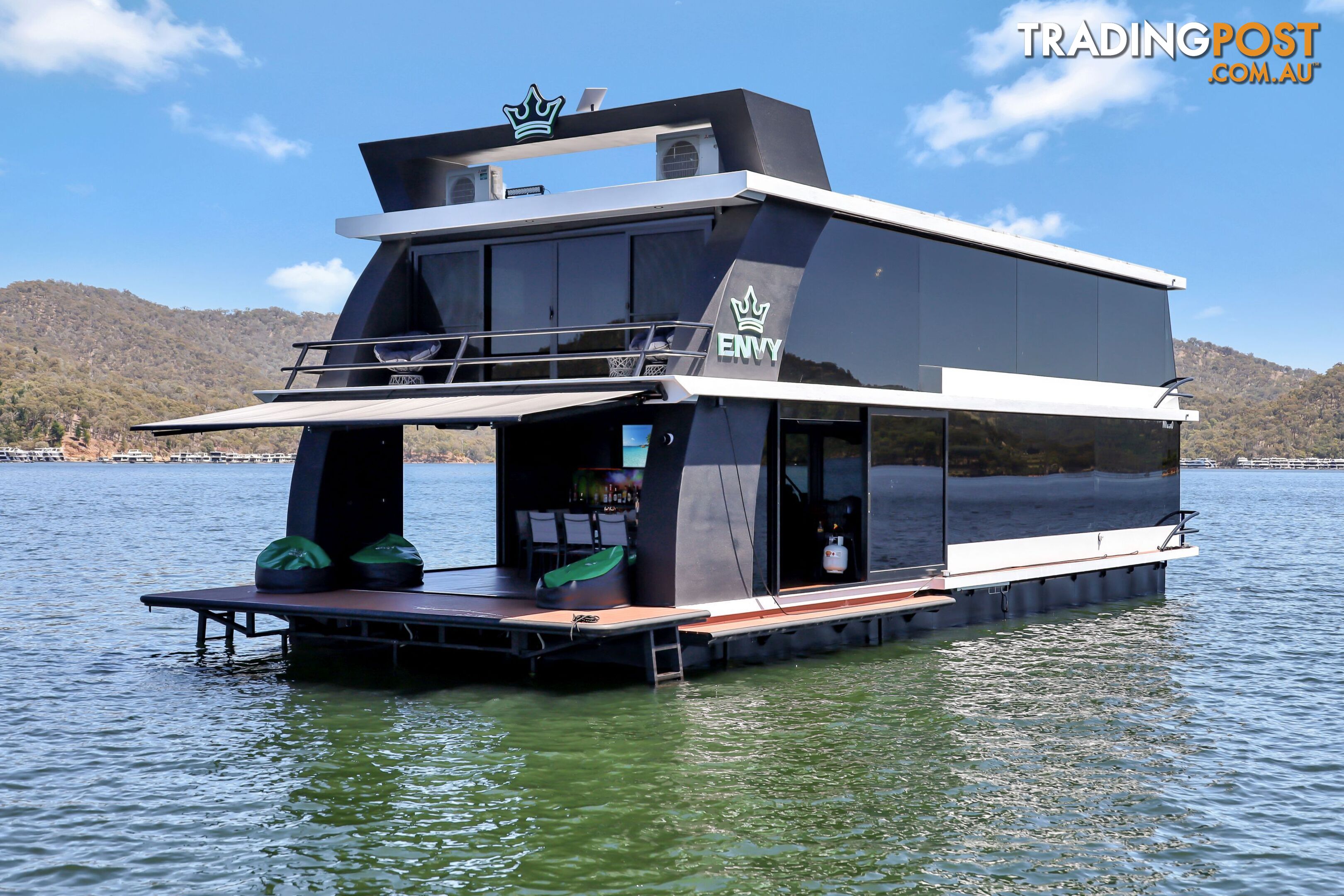 ENVY Houseboat Holiday Home on Lake Eildon