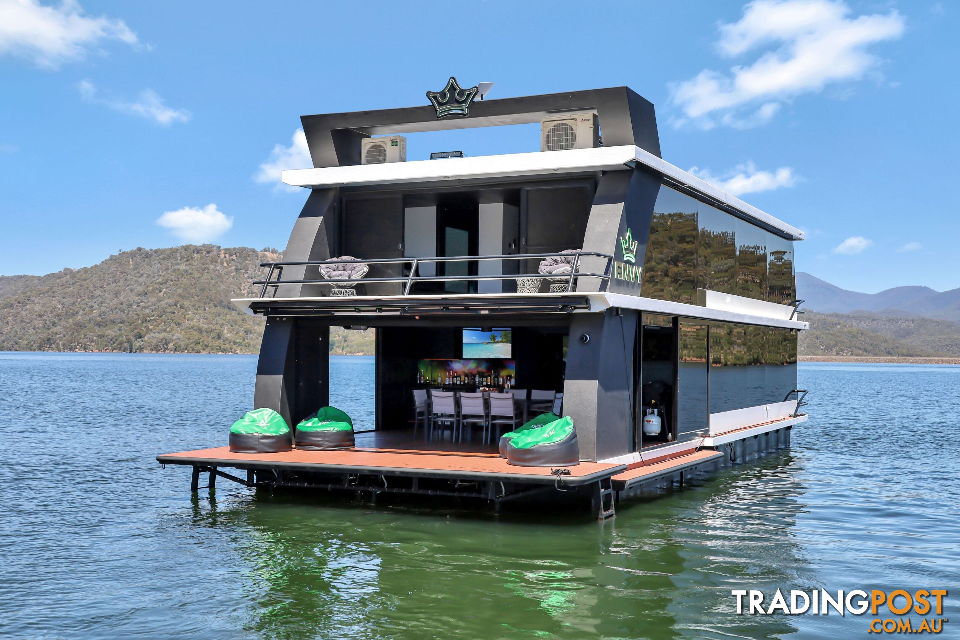 ENVY Houseboat Holiday Home on Lake Eildon