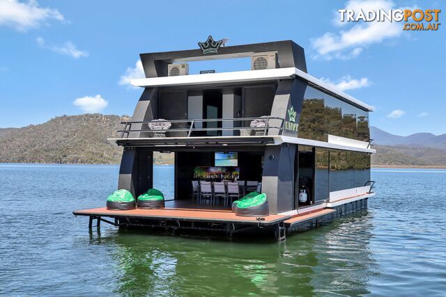 ENVY Houseboat Holiday Home on Lake Eildon