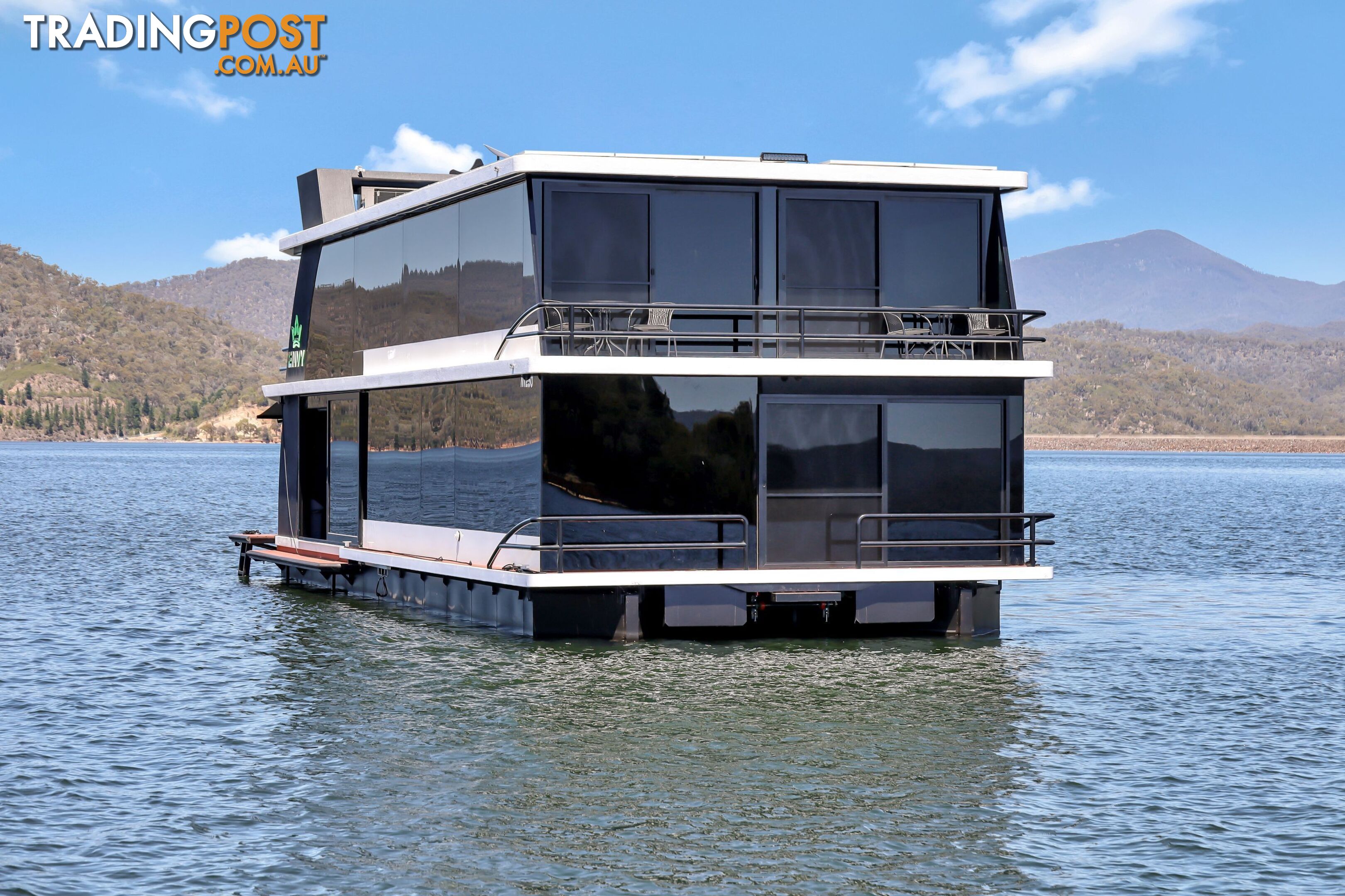 ENVY Houseboat Holiday Home on Lake Eildon