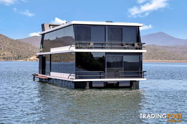 ENVY Houseboat Holiday Home on Lake Eildon