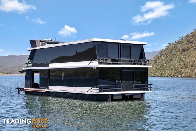 ENVY Houseboat Holiday Home on Lake Eildon