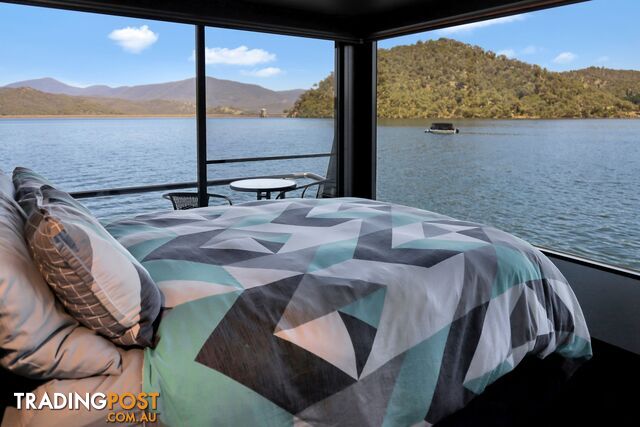 ENVY Houseboat Holiday Home on Lake Eildon