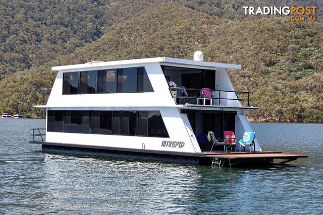 Intrepid Houseboat Holiday Home on Lake Eildon