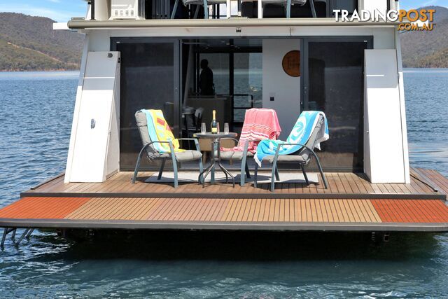 Intrepid Houseboat Holiday Home on Lake Eildon