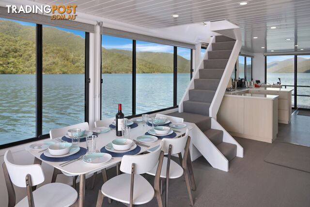 Intrepid Houseboat Holiday Home on Lake Eildon