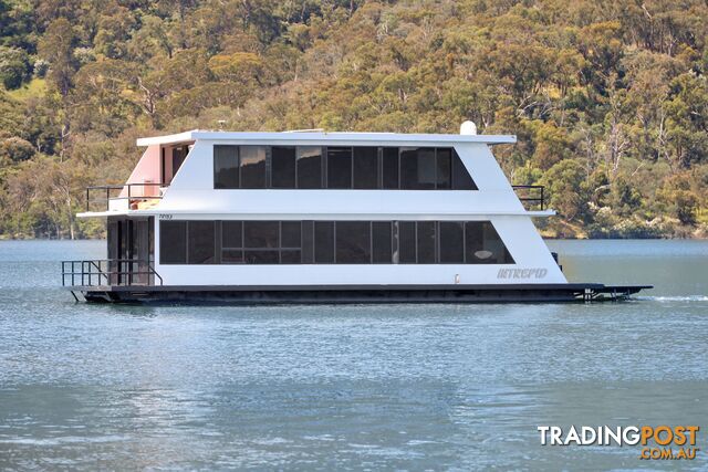 Intrepid Houseboat Holiday Home on Lake Eildon