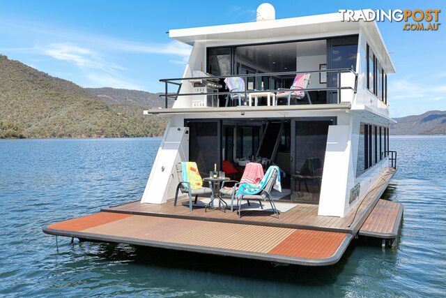 Intrepid Houseboat Holiday Home on Lake Eildon