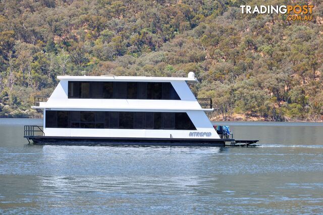 Intrepid Houseboat Holiday Home on Lake Eildon