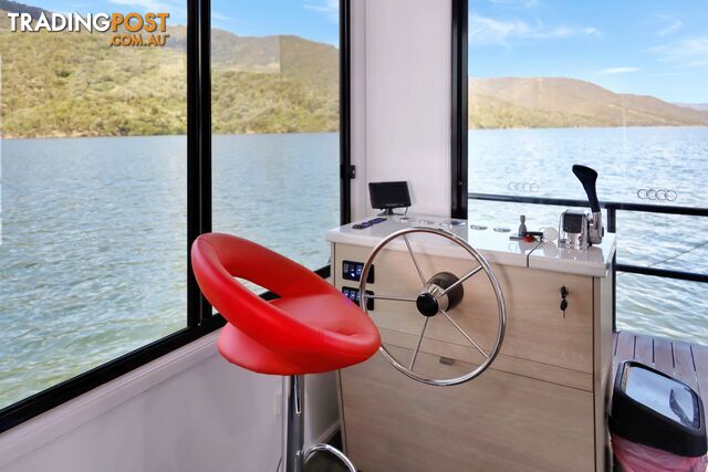 Intrepid Houseboat Holiday Home on Lake Eildon