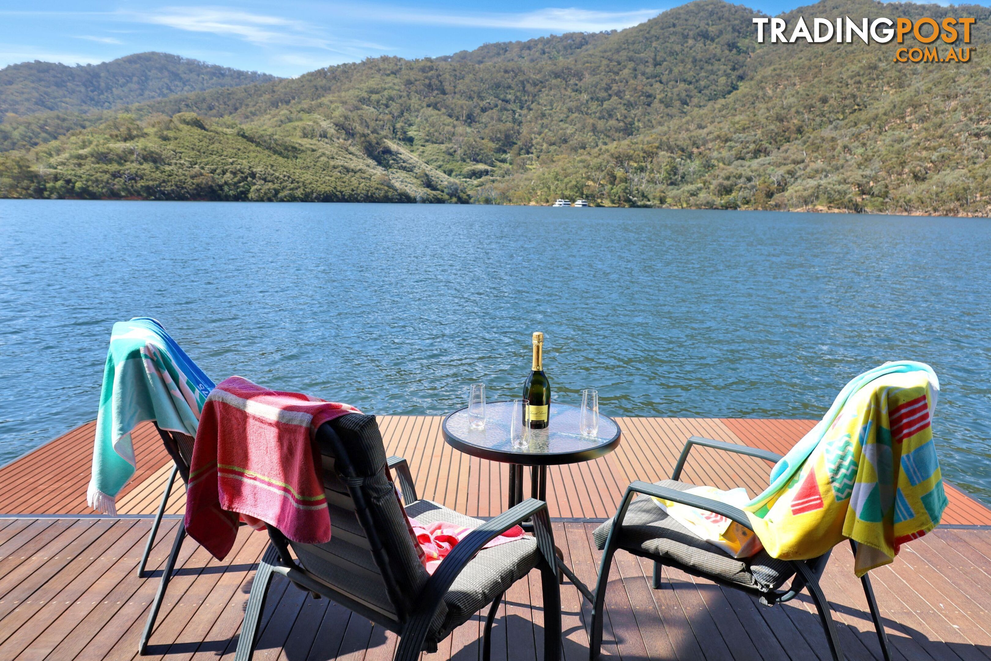 Intrepid Houseboat Holiday Home on Lake Eildon