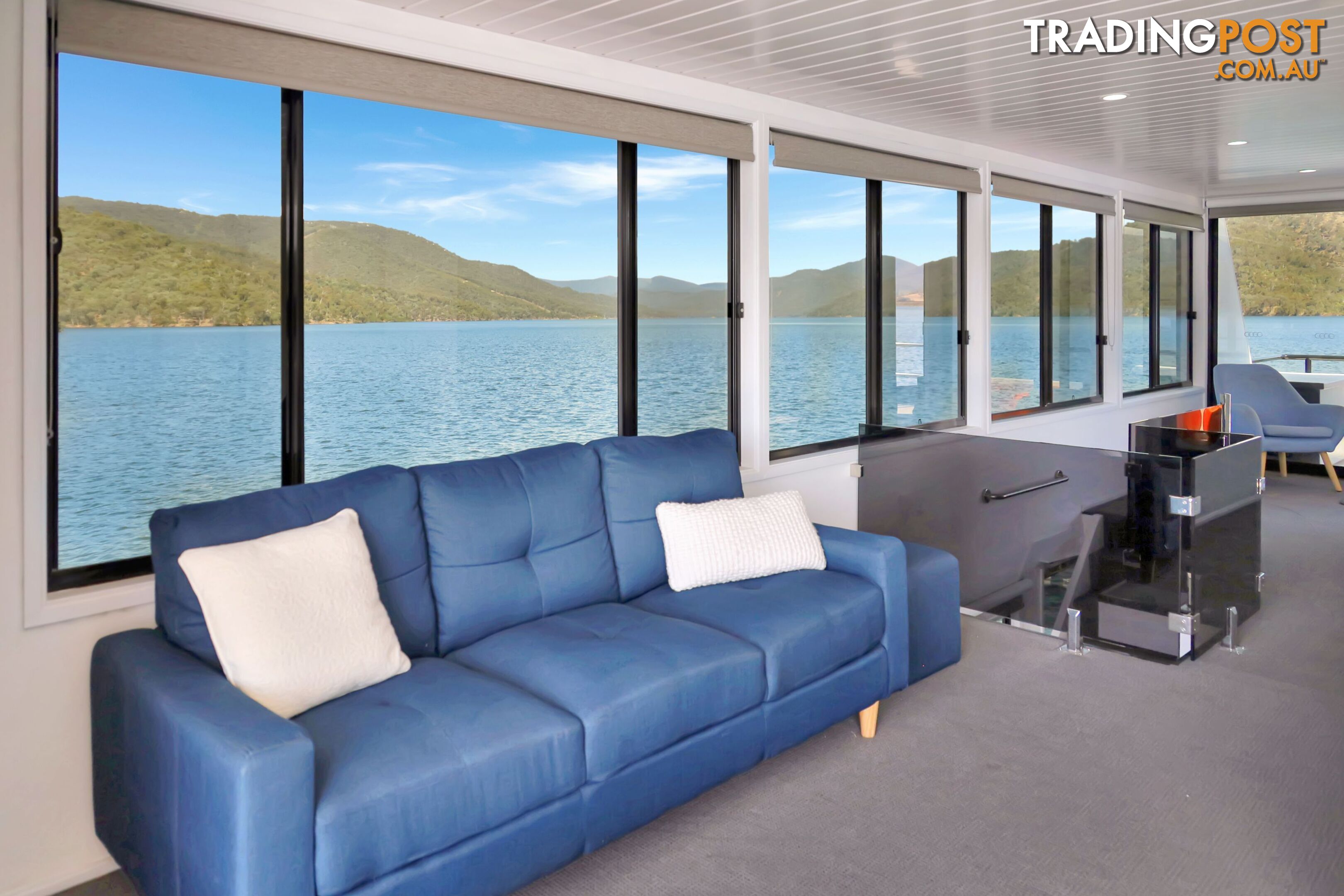 Intrepid Houseboat Holiday Home on Lake Eildon