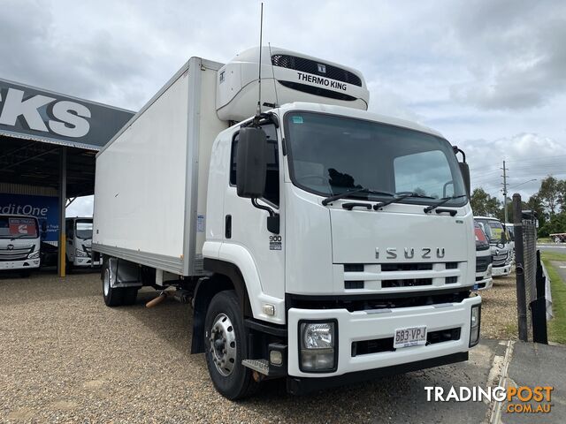 2015 ISUZU FTR 900   REFRIGERATED