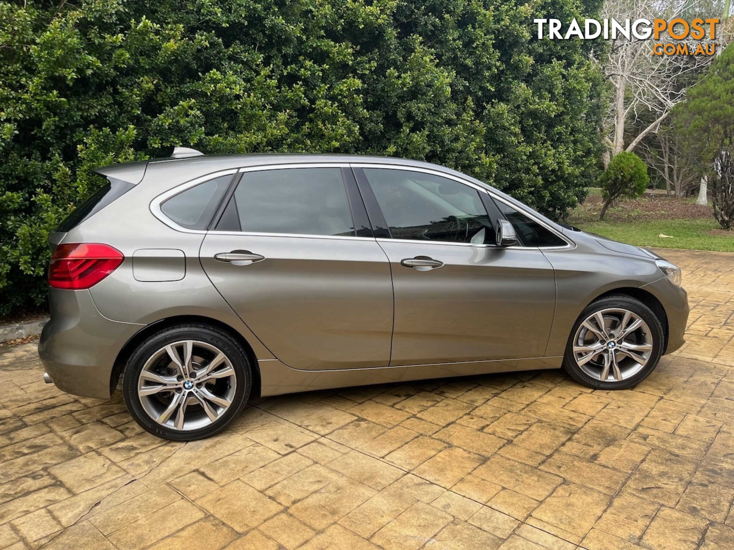 2015 BMW 2 Series 220i Luxury Hatchback Automatic