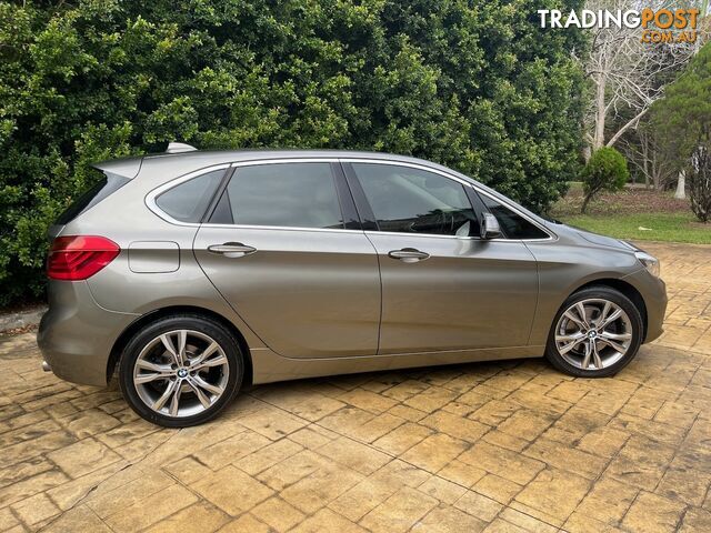 2015 BMW 2 Series 220i Luxury Hatchback Automatic