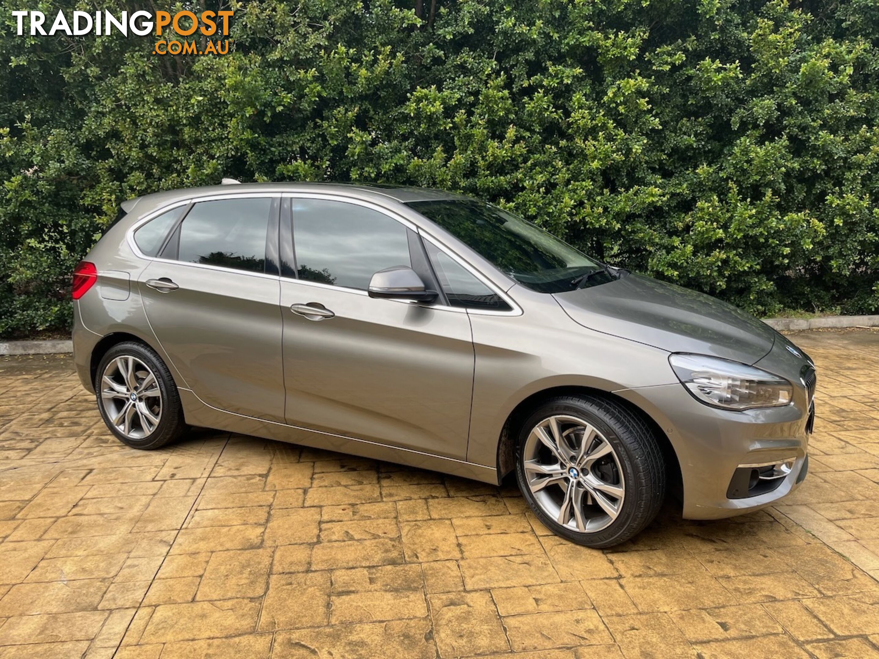 2015 BMW 2 Series 220i Luxury Hatchback Automatic