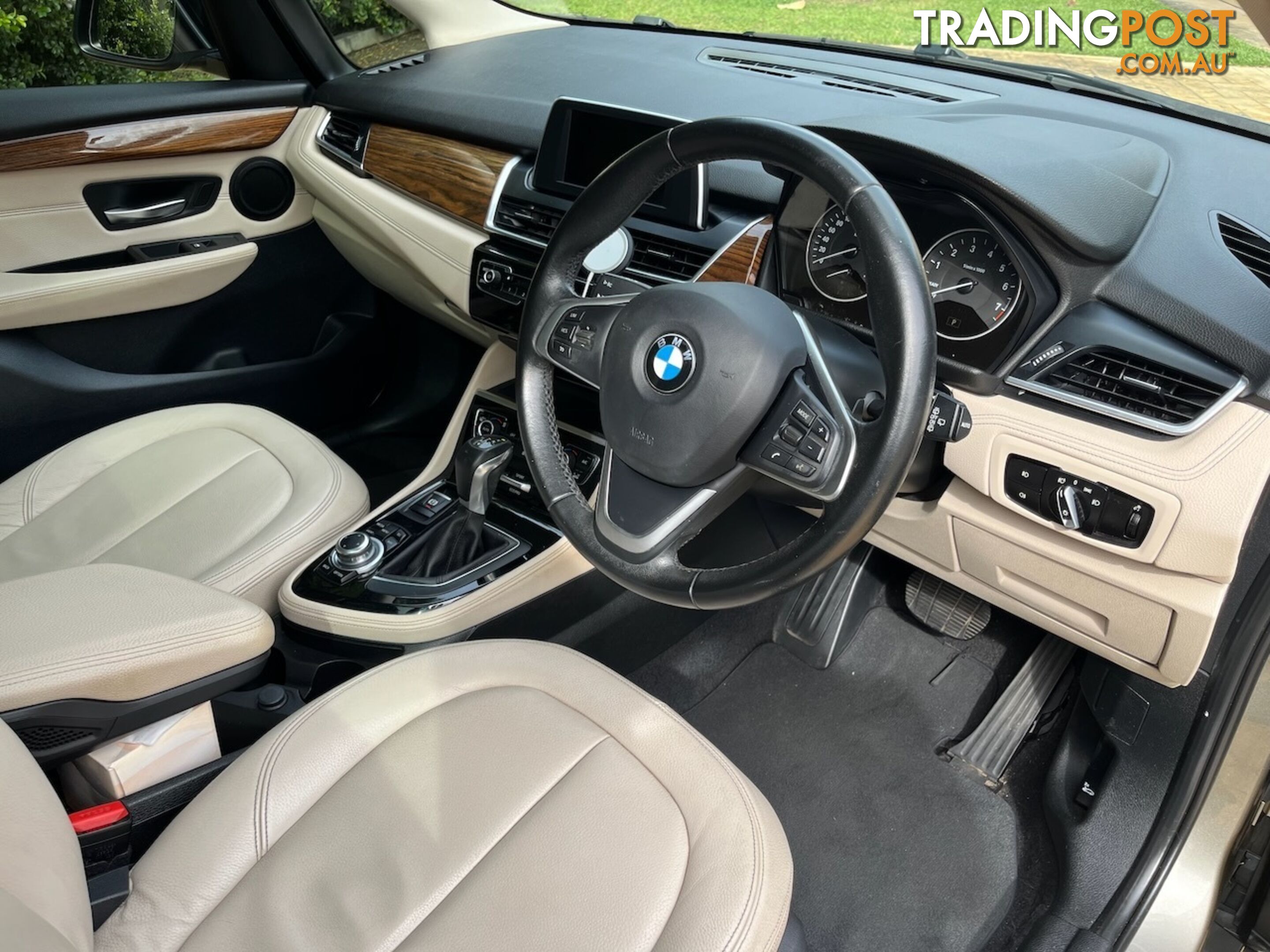 2015 BMW 2 Series 220i Luxury Hatchback Automatic