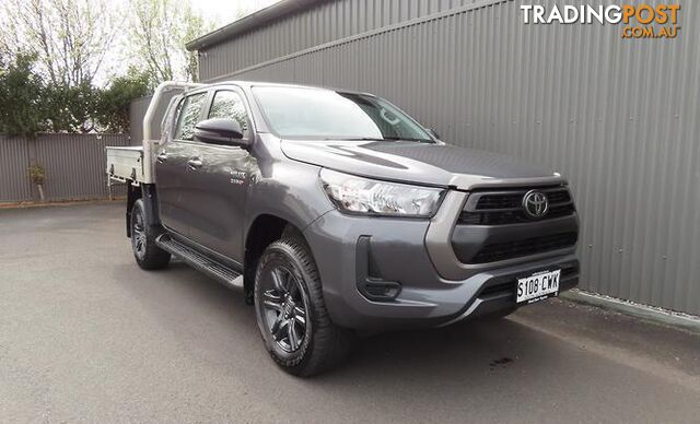 2023 TOYOTA HILUX SR  CAB CHASSIS