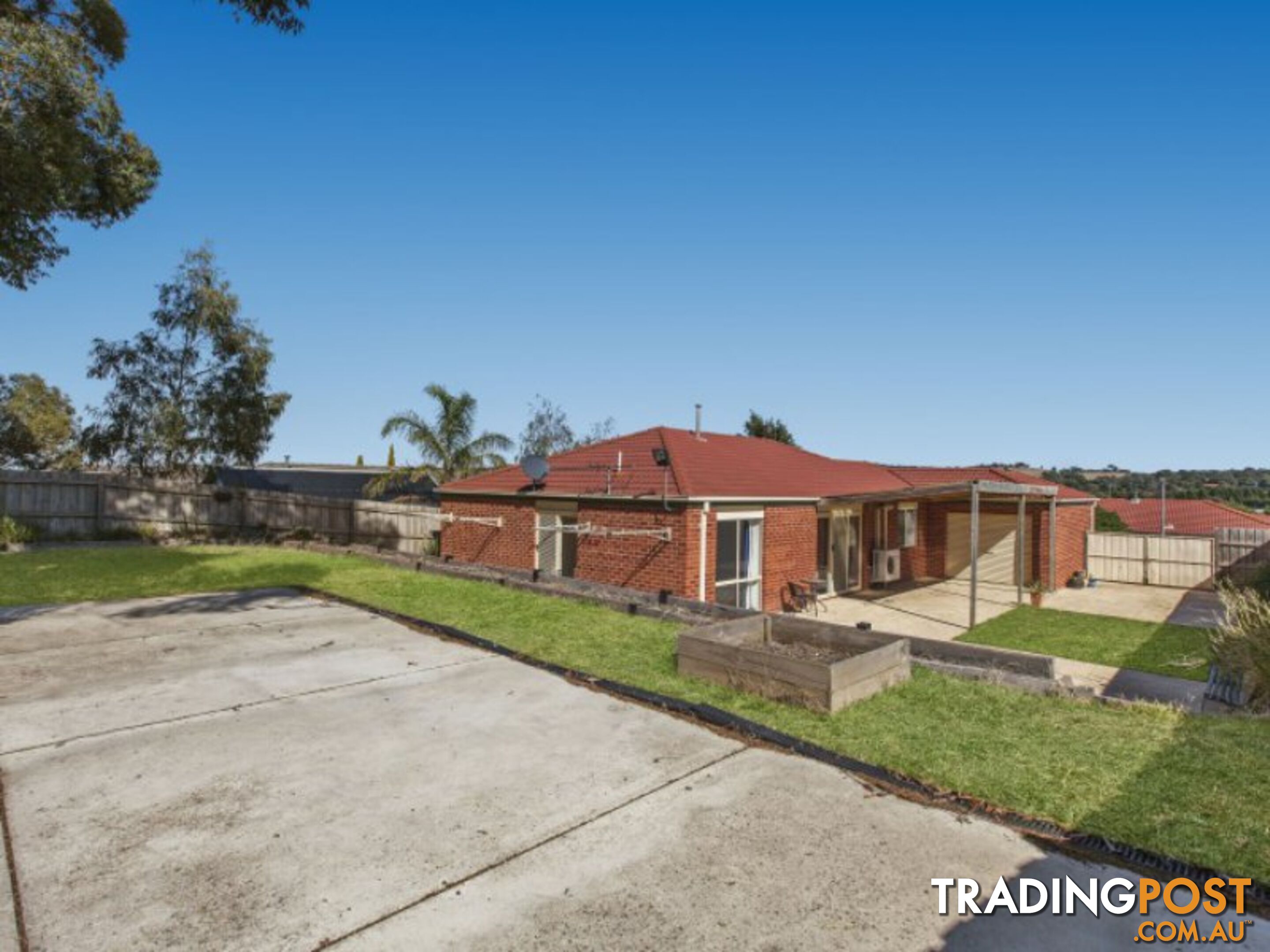 8 Thomas Place WALLAN VIC 3756