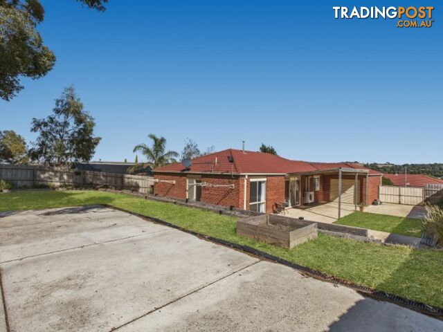 8 Thomas Place WALLAN VIC 3756