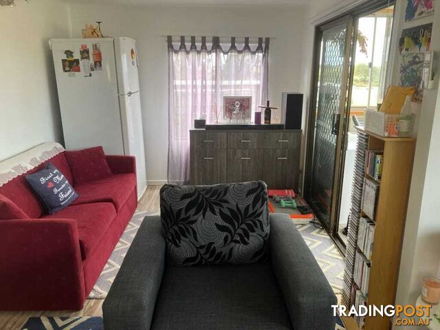 2 bedroom modern cabin house Tamboo River close to Metung, Lakes Entrance and Bairnsdale